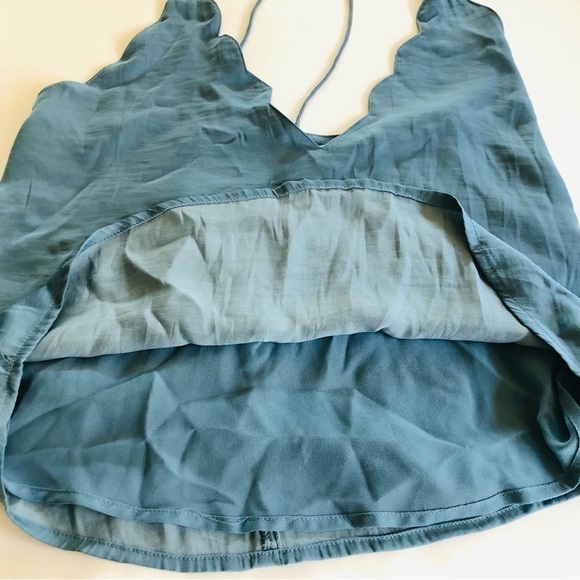 Kimchi Blue Scalloped Silky Spaghetti Straps Plunge V-Neck Cami Top Size XS - Picture 8 of 15